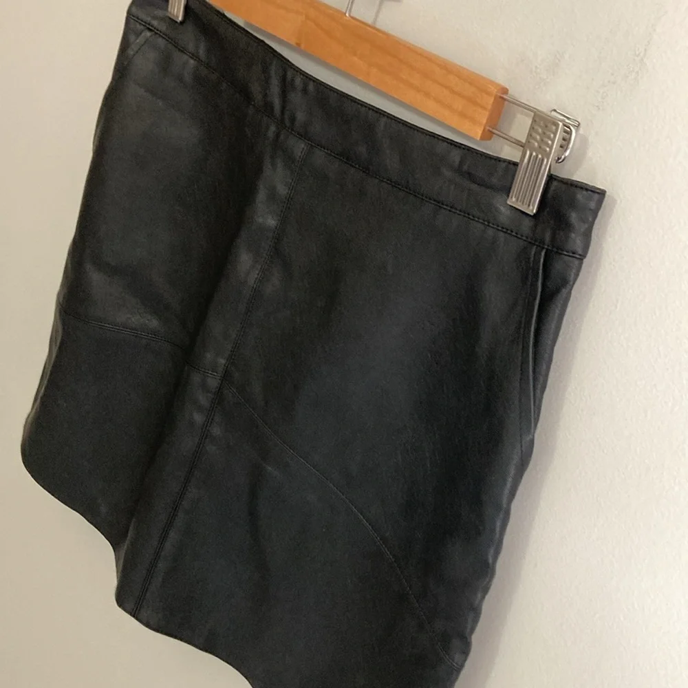 Lulus Classic Black Faux Leather Mini Skirt, Size Medium - Picture 2 of 7